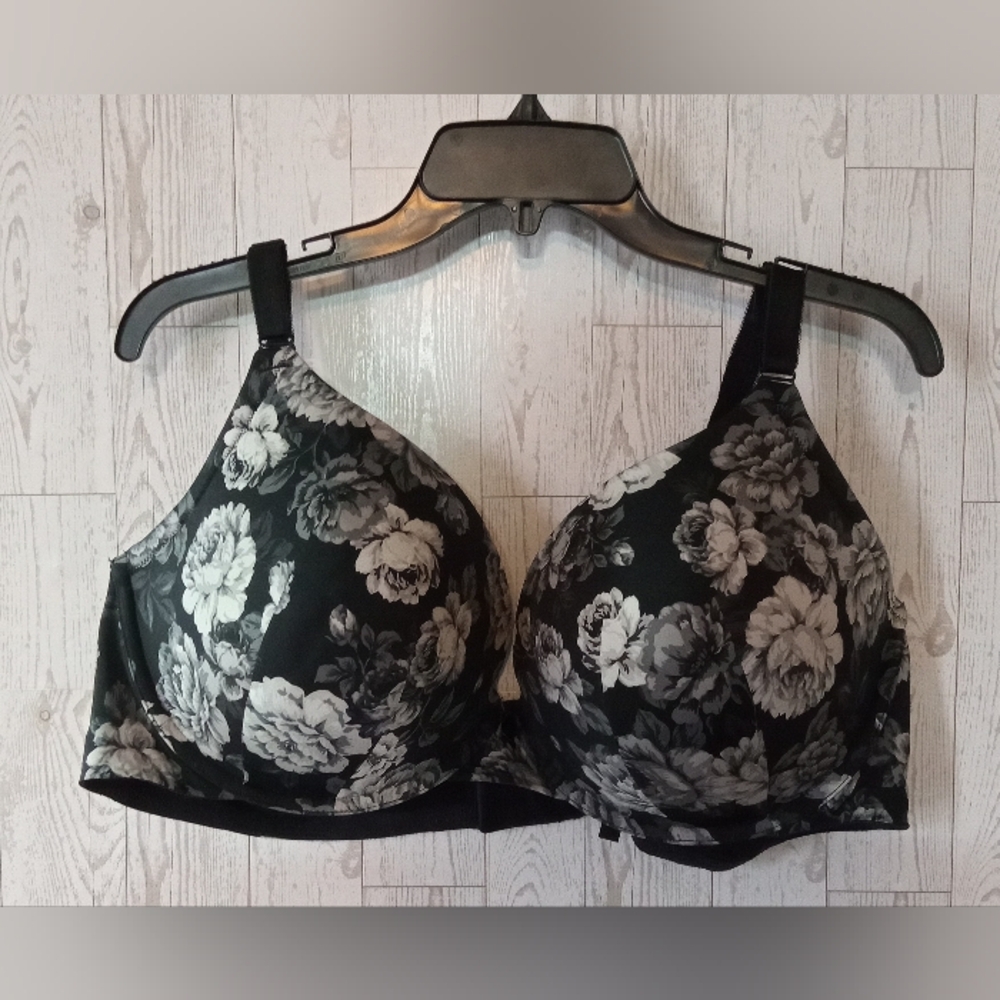 Torrid Floral Black and White Curve Underwire Bra Size 46DD